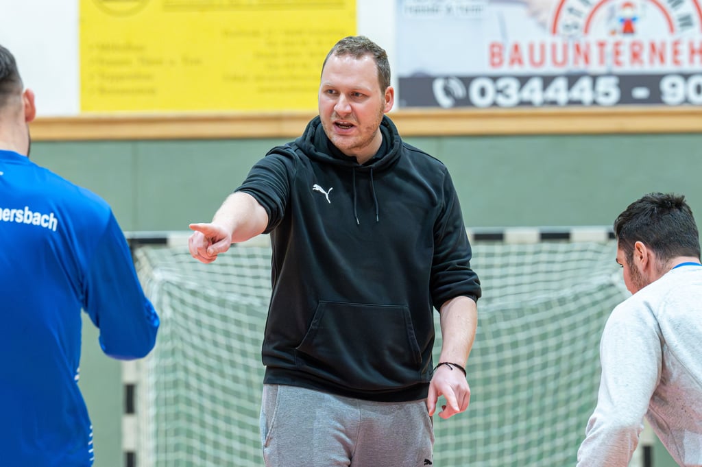 Fabian Kunze, hier Anfang Januar bei seinem ersten Training in Plotha, begrüßt die neue HCB-Mannschaft am 1. Juli zum Start in die Saisonvorbereitung.