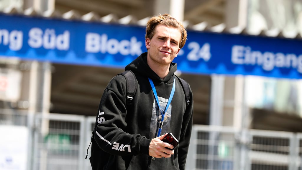 Noah Kruth geht als Nummer zwei im Tor in die Saison 2024/25 und hat seinen Vertrag beim 1. FC Magdeburg vorzeitig verlängert.