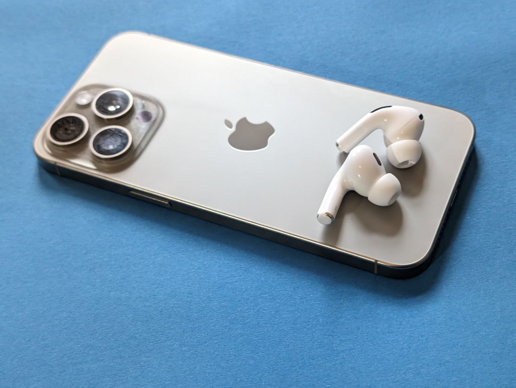 Airdods Pro 2: Die Kopfhörer von Apple sind nahtlos auf das Smartphone aus dem eigenen Hause abgestimmt.