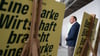 Wolfram Günther (Bündnis90/Die Grünen), Umweltminister von Sachsen, steht während der Kampagnen-Präsentation für die Landtagswahl 2024 seiner Partei hinter zahlreichen Wahlplakaten.