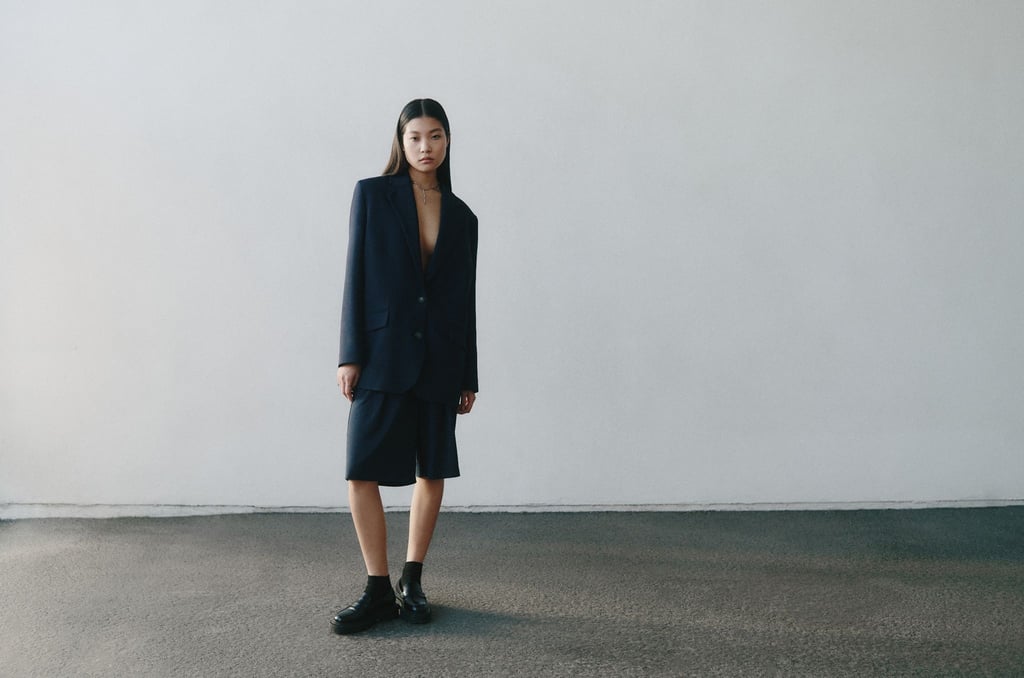Seriös, elegant und bürotauglich: Kurze Hosen mit Blazer kombiniert, wie im Look von Ivy Oak (Blazer ca. 295 Euro, Shorts ca. 145 Euro).