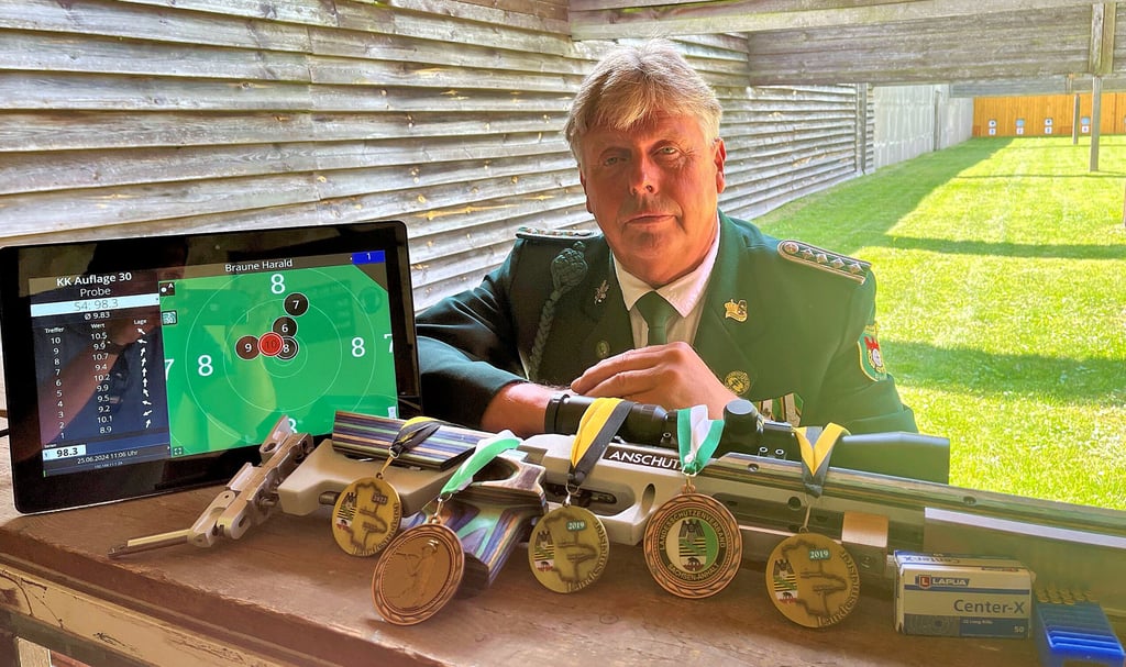 Harald Braune auf dem Schießstand im Vorderen Tiergarten. Hier hat er die Grundlage für seine sportlichen Erfolge gelegt.