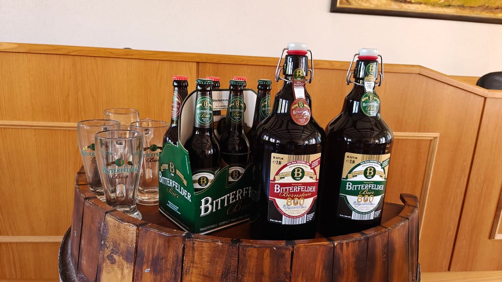 Zum Stadtjubiläum gibt es zwei Sondereditionen des Bitterfelder Biers.