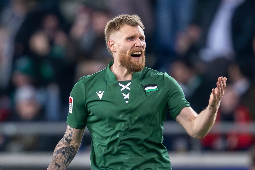 Hannovers Andreas Voglsammer jubelt.