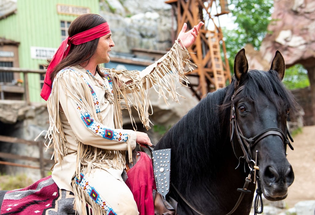 Alexander Klaws reitet als Winnetou über die Freilichtbühne in Bad Segeberg.
