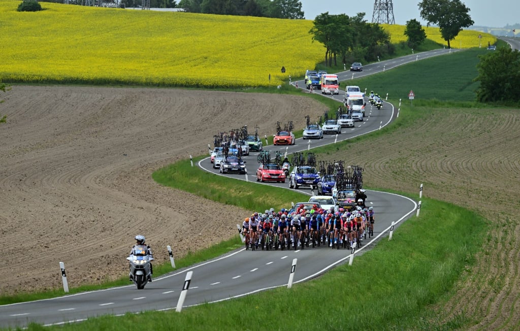Die Frauen fahren das Rennen über 153,5 Kilometer Rund um Gera bei Wöhlsdorf.