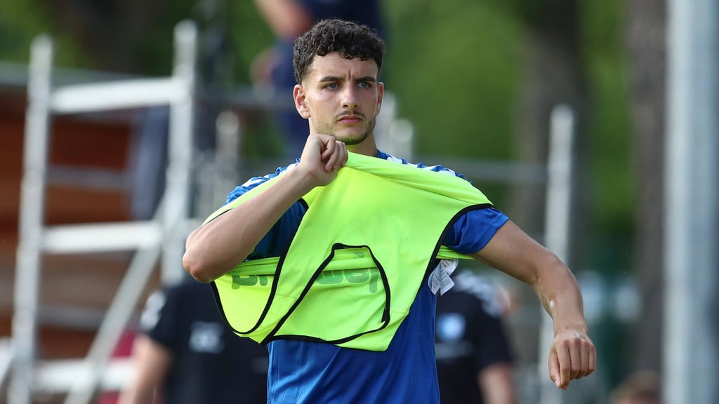 Daniel Elfadli tauscht das Trikot des 1. FC Magdeburg gegen das des Hamburger SV. Der Transfer wurde am Montag perfekt.