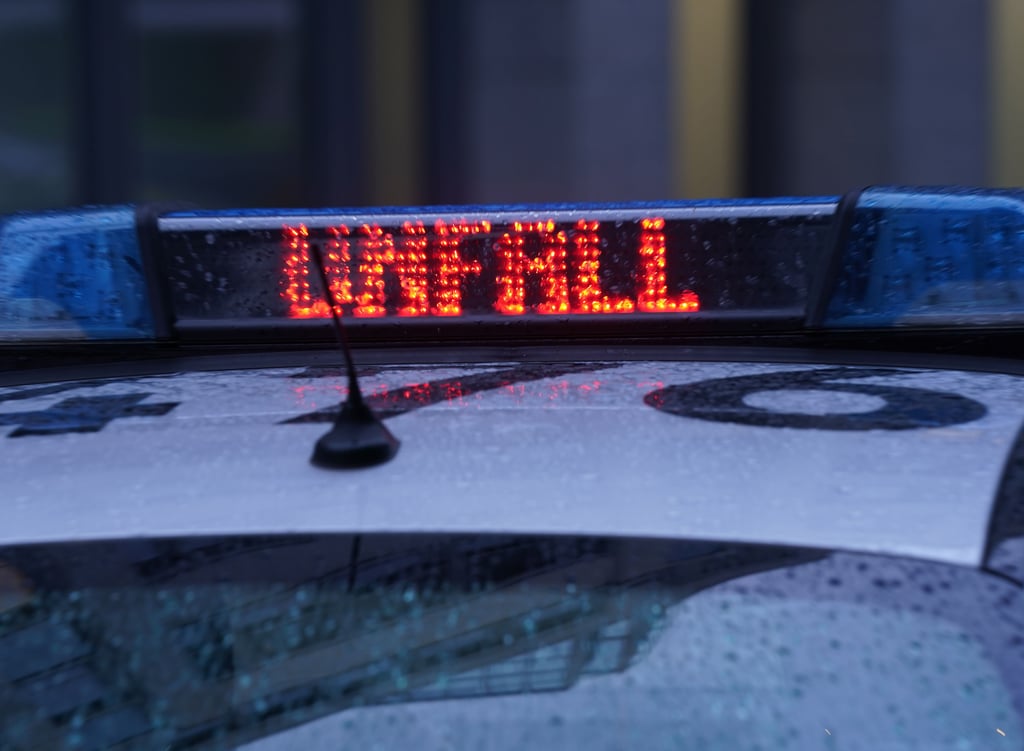 Schwerer Unfall an der Anschlussstelle Weißenfels Süd zur B91: Zwei Personen wurden verletzt.