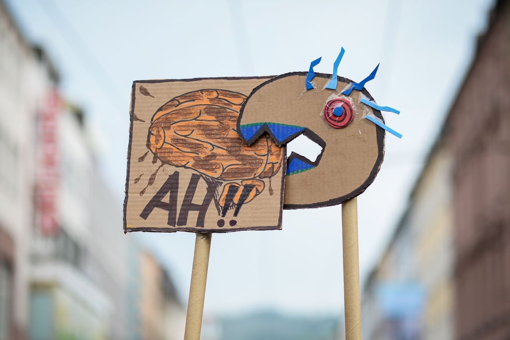Ständiges Klagen hat oft negative Folgen und behindert die Lösung von Problemen. Konstruktives und lösungsorientiertes Besprechen von Schwierigkeiten kann hingegen zu einer höheren Lebenszufriedenheit führen.