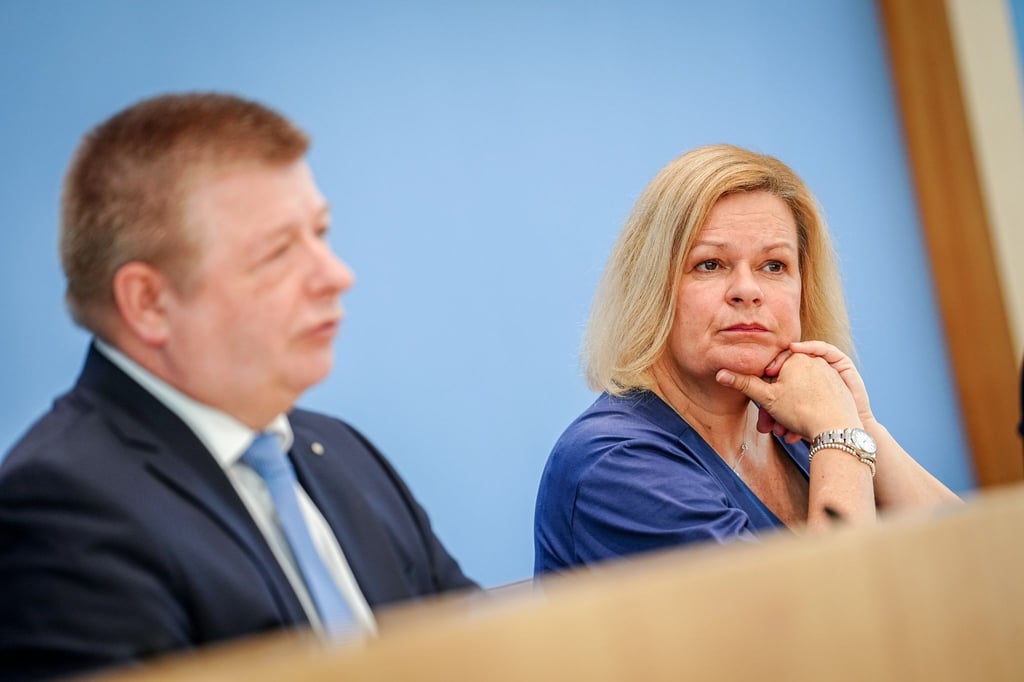 Bundesinnenministerin Faeser und Verfassungsschutz-Präsident Haldenwang
