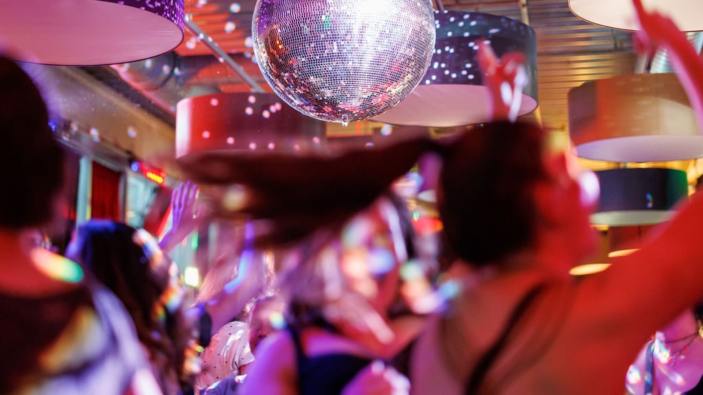 Auch in Dessau werden Mama demnächst - wir hier im Gate Club im Nürnberger Flughafen - feiern. Die Nacht durchtanzen - schwierig, wenn man Kinder hat. Denn Eltern sind auch so oft übernächtigt. Futter gibt es deshalb Partys, die vor Mitternacht enden. Deswegen ist die Reihe so erfolgreich. (Foto: