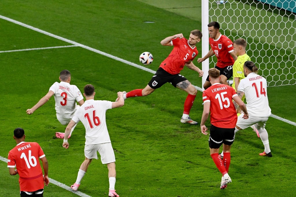 Merih Demiral (2vl) traf gegen Österreich nach 57 Sekunden.