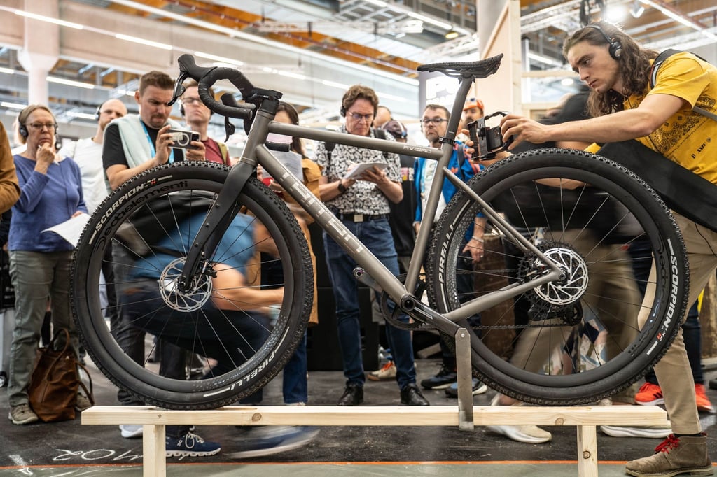 Fahrrad im Mittelpunkt: Hier ein Gravelbike des Herstellers Tritao auf der Messe Eurobike in Frankfurt am Main.