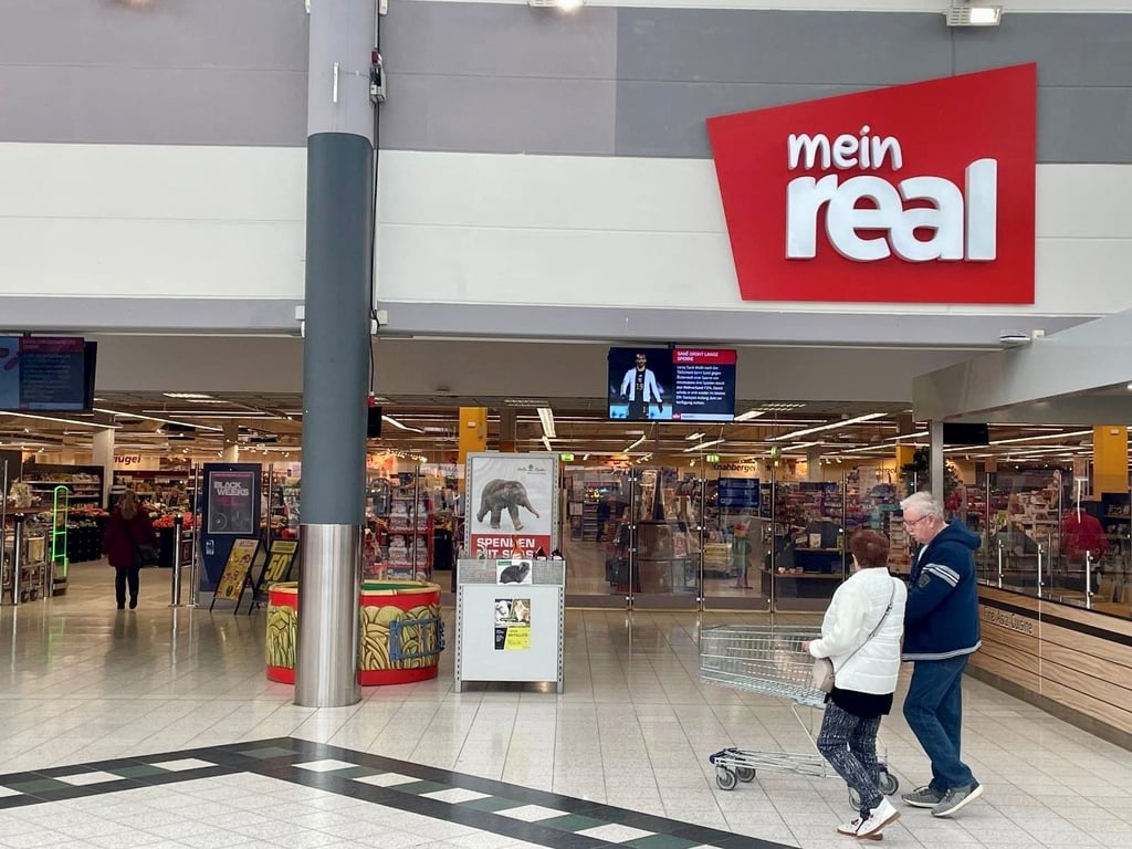 Letzte Einrichtungsgegenstände vom Real werden verkauft.