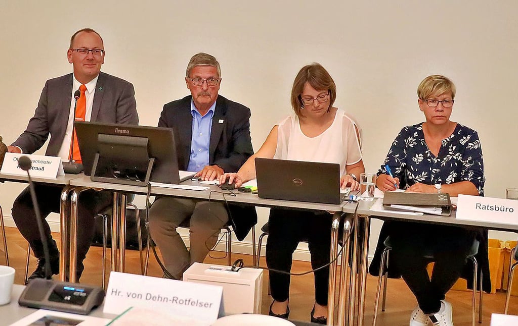 Für Oberbürgermeister Sven Strauß (l.) war es die letzte Sitzung.