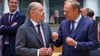 Bundeskanzler Scholz (l) und Polens Ministerpräsident Tusk wollen über Aussöhnung und Verständigung zwischen beiden Ländern sprechen. (Archivbild)
