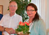 Der neu gewählte Vorsitzende des Stadtrates Havelberg, Jürgen Kerfien, gratuliert seiner Stellvertreterin Elke Zeppik zur Wahl. 