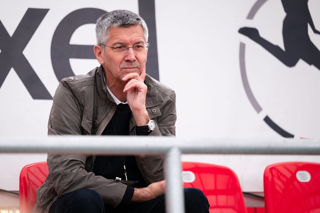 Bayern Münchens Präsident Herbert Hainer zeigt sich in einem Interview besorgt über den zunehmenden Rechtsruck in Europa.