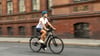 Immer mehr Menschen sind mit E-Bikes unterwegs: Für viele sind die Motor-Fahrräder eine umweltfreundliche Alternative zum Pkw.