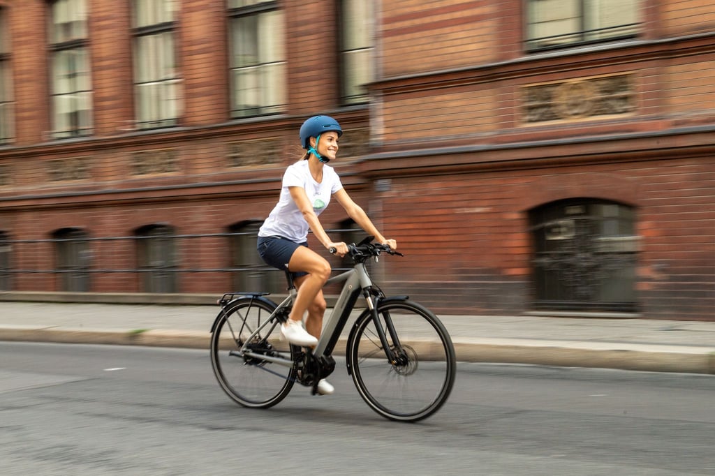 Immer mehr Menschen sind mit E-Bikes unterwegs: Für viele sind die Motor-Fahrräder eine umweltfreundliche Alternative zum Pkw.