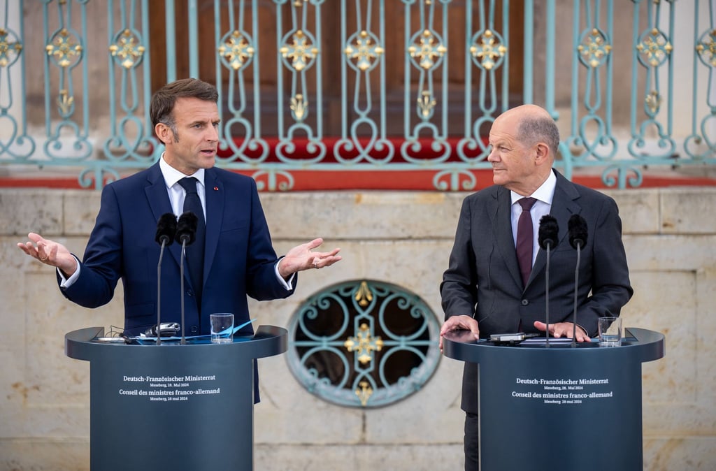 In engem Kontakt nach der Wahl in Frankreich: Macron und Scholz