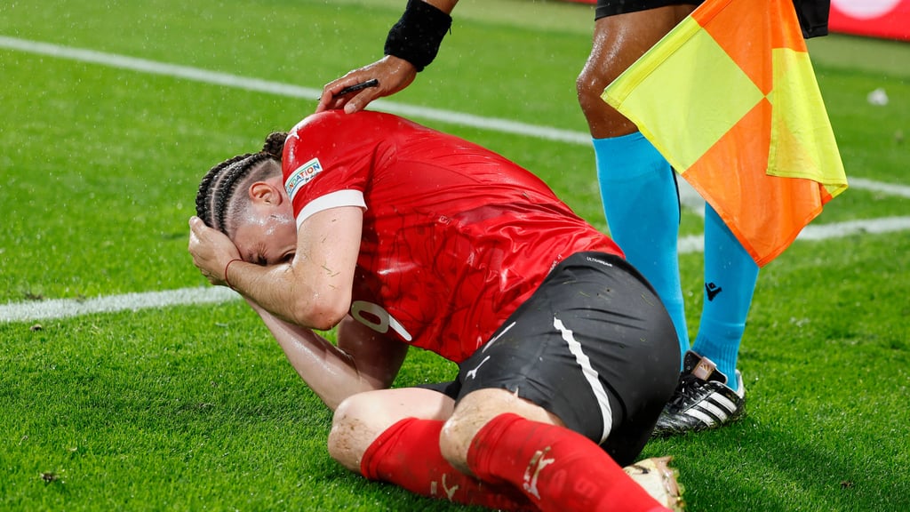 Gebrauchter Tag: Marcel Sabitzer geht in Leipzig zu Boden.