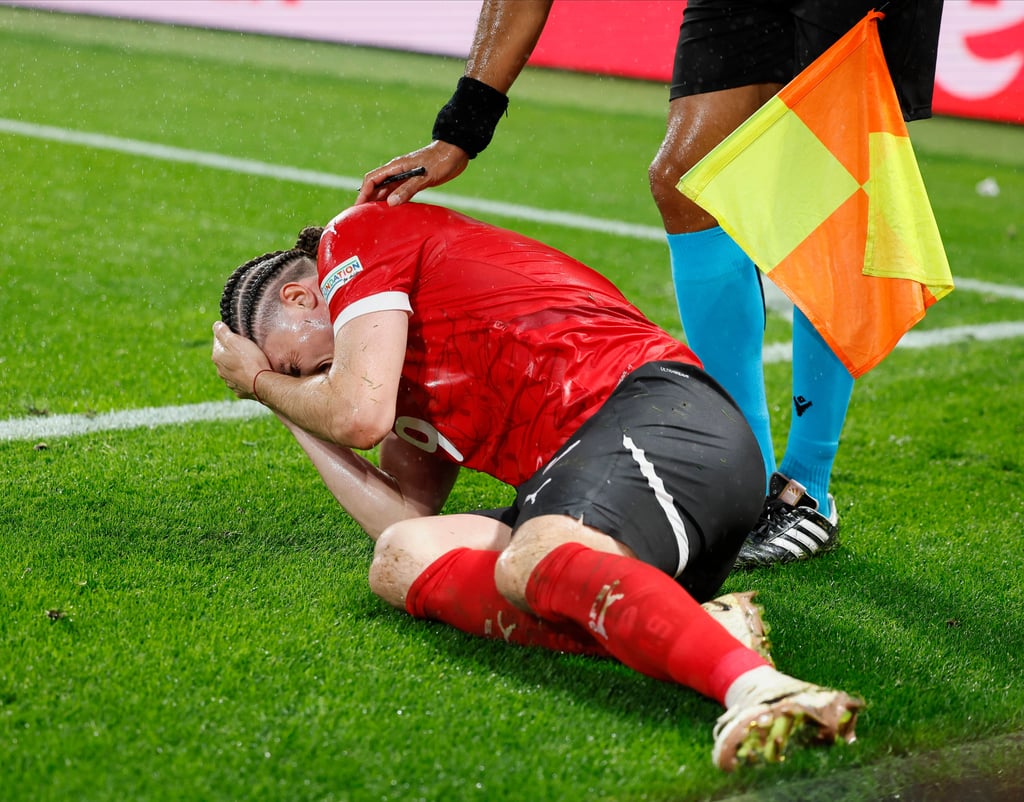 Gebrauchter Tag: Marcel Sabitzer geht in Leipzig zu Boden.