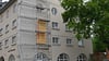 An der Fassade des Ascherslebener Bestehornhauses wird derzeit gearbeitet.