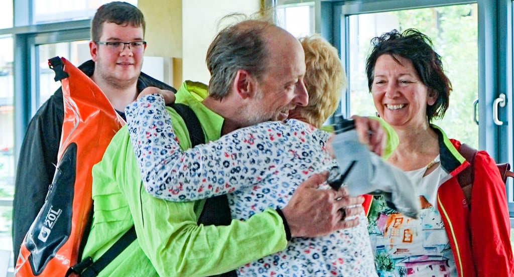 Glindenberger waren zur Wahl der Ortsbürgermeisterin in den Wolmirstedter Ratssaal gekommen und gratulierten Gewinnerin Gerhild Schmidt.