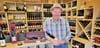 Claus Wagner bietet in seinem neuen Geschäft an der Gartenstraße in Blankenburg nicht nur Wein aus seiner Heimat in Rheinland-Pfalz an.