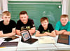 Oskar (von links), Florian, Paul und Jonathan lernen unter anderem,  eigene Spiele zu programmieren. 