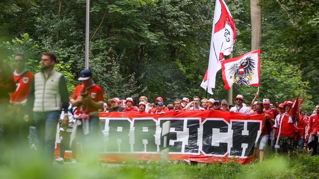Bei den Fanmärschen blieb die Stimmung friedlich.