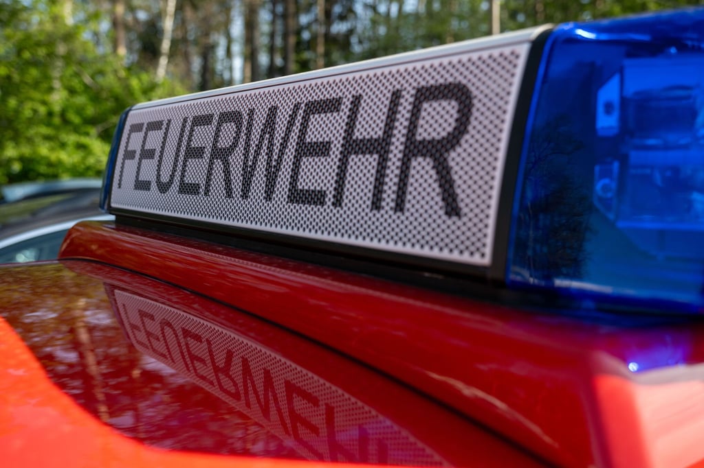 Ein Mann sprang wohl aus der Brandwohnung, um sich vor den Flammen zu retten.