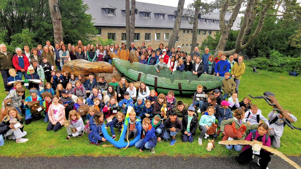 Die Glasarche aus Zeitz steht zurzeit im Naturpark Eifel. Begrüßt wurde sie auch von Schülern aus 14 Nationalparkschulen.