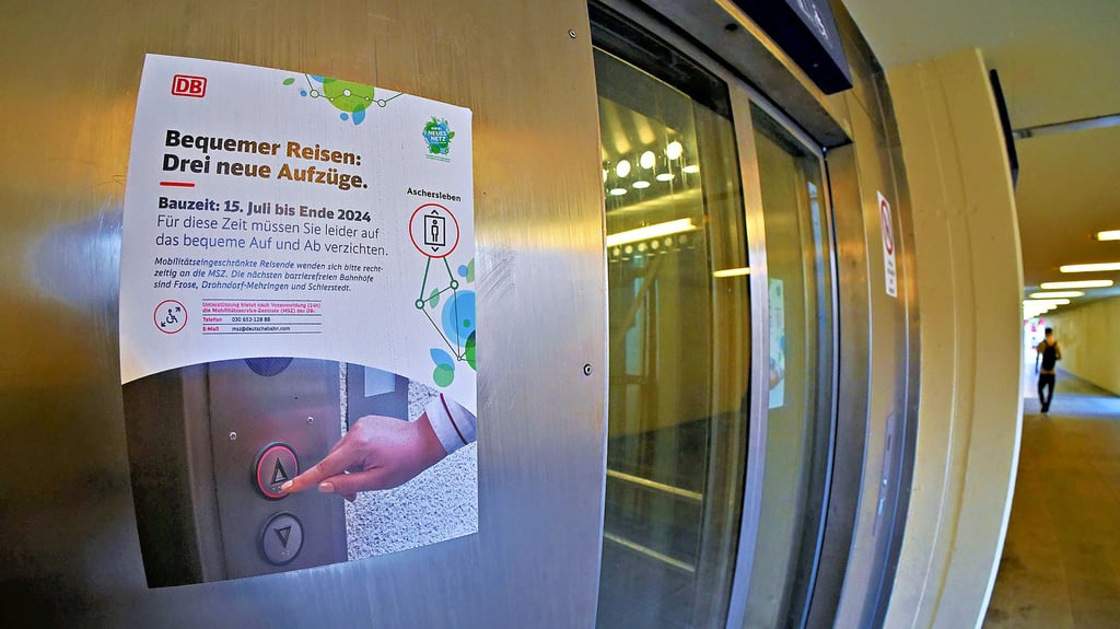 Die Ankündigung hängt bereits: Ab Mitte Juli werden sämtliche Aufzüge auf dem Ascherslebener Bahnhof erneuert. Insgesamt werden im Zuge der Maßnahme drei neue Fahrstühle gebaut.