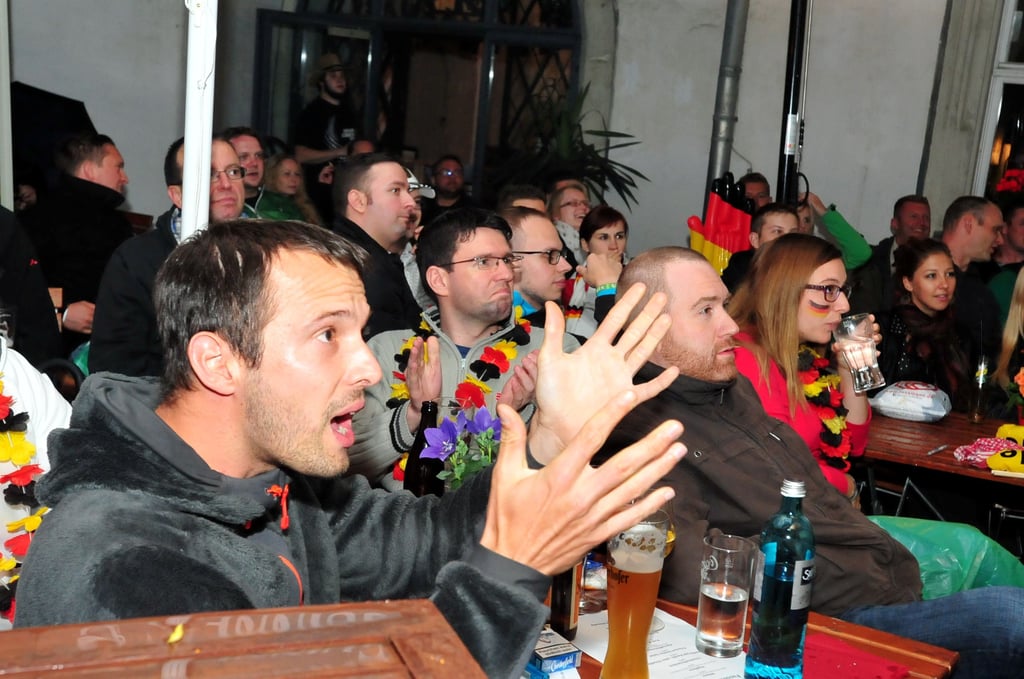 So ähnlich wie auf diesem Archivfoto von der Fußball-WM 2014 im Weißenfelser Geleitshaus könnte es auch an diesem Freitag wieder in dem Pub aussehen.