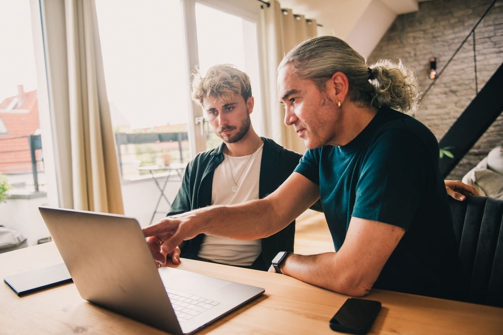 Die Vorsorge für den digitalen Nachlass umfasst nicht nur das Erstellen einer Liste mit Konten und Passwörtern, sondern auch die Bestimmung einer Vertrauensperson.