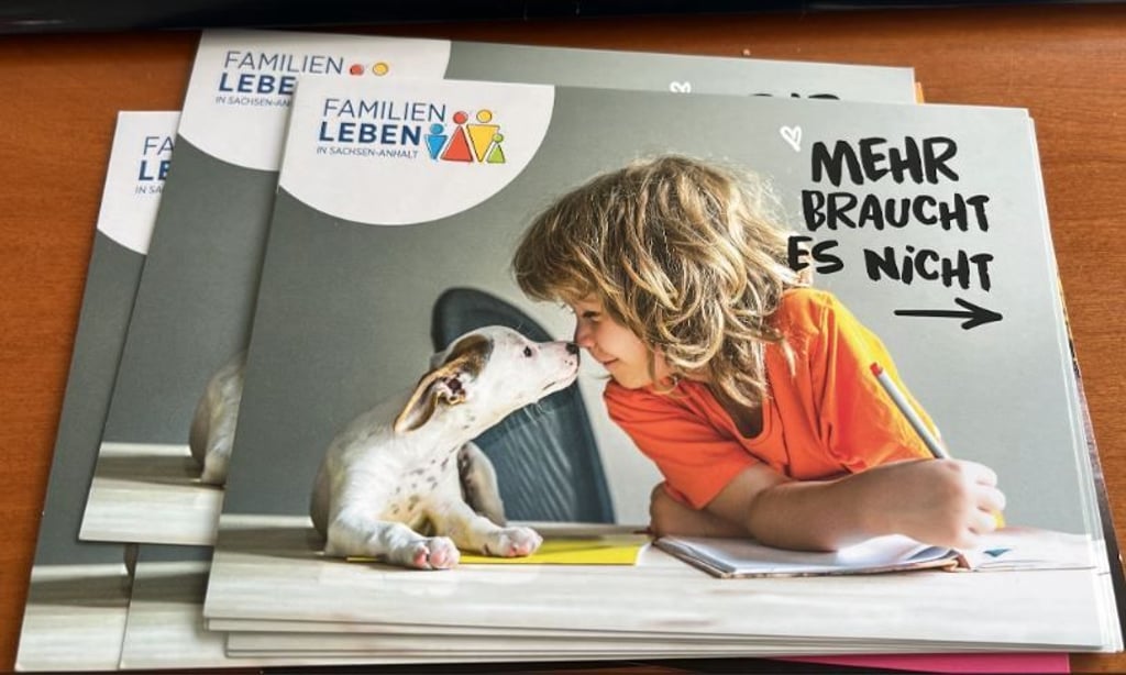 Allerliebst: Wenn Sie diese Karte sehen, greifen Sie zu. Den Hinweis auf unseren Familiennewsletter können Sie an Freunde auch aus dem Urlaub schicken.