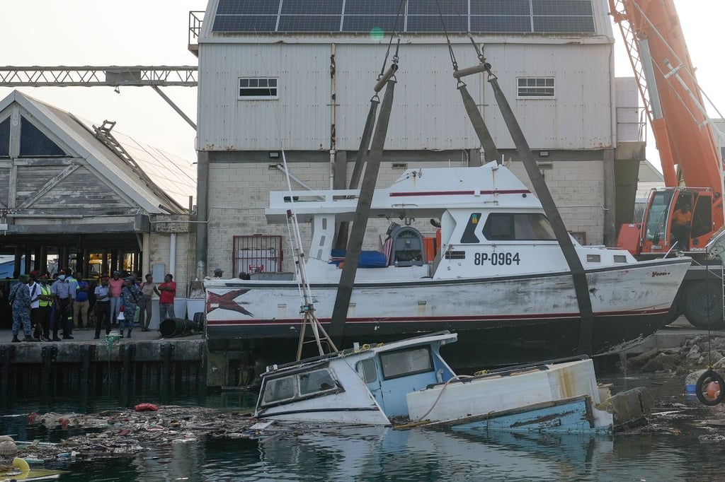 Nach dem Hurrikan „Beryl“ gilt es auch im Hafen von Bridgetown, die Schäden zu beseitigen.