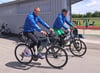 Hatten Spaß beim Fahrradfahren: Dominik Reimann (vorne) und Noah Kruth. 