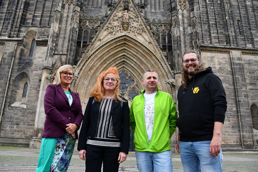 Oberbürgermeisterin Simone Borris (links) ist Schirmherren des Benefzlaufs rund um den Dom. Sabine Björn und Marco Mehnert von der Magdeburger Laufkultur organisieren ihn. Simon Becker (rechts) erhält den Erlös für seine Villa Wertvoll.