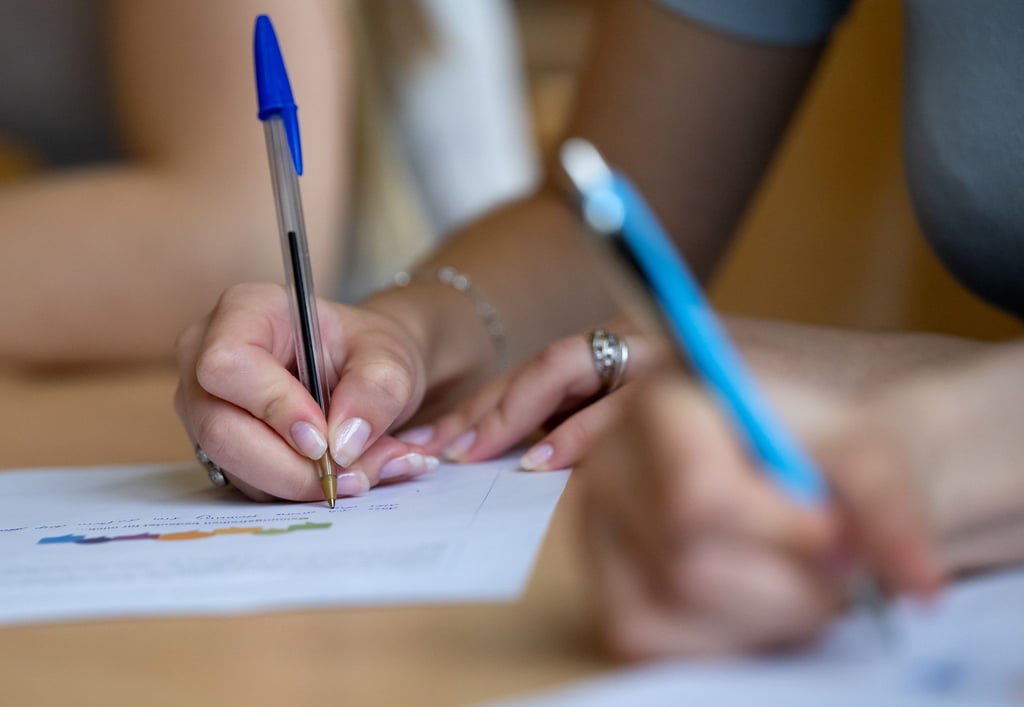 Schüler in der Pubertät profitieren nach Expertenmeinung von einem späteren Unterrichtsbeginn. (Symbolbild)
