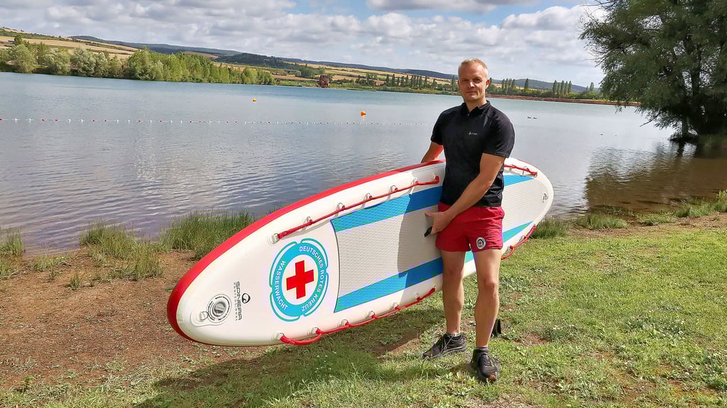 Christian Wenzel ist einer der Schwimmmeister an der Kiesgrube in Roßla.