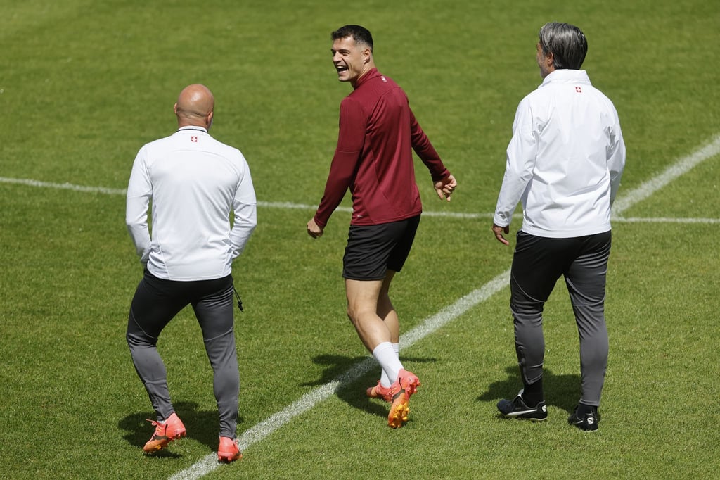 Die Schweiz kann im EM-Viertelfinale gegen England auf Kapitän Xhaka bauen.