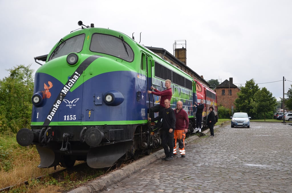 Das Team der Altmark Rail gründet nun für Michael Fricks Projekt „Kleine Dampflok“ einen Verein, um dessen Wunsch, eine Lok als Fahrgeschäft für Kinder in Oebisfelde herzurichten, zu erfüllen.