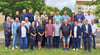 Beim Gruppenfoto herrscht noch Harmonie: Der neue Stadtrat von Sandersdorf-Brehna war bei seiner Konstituierung bis auf zwei Mitglieder komplett.