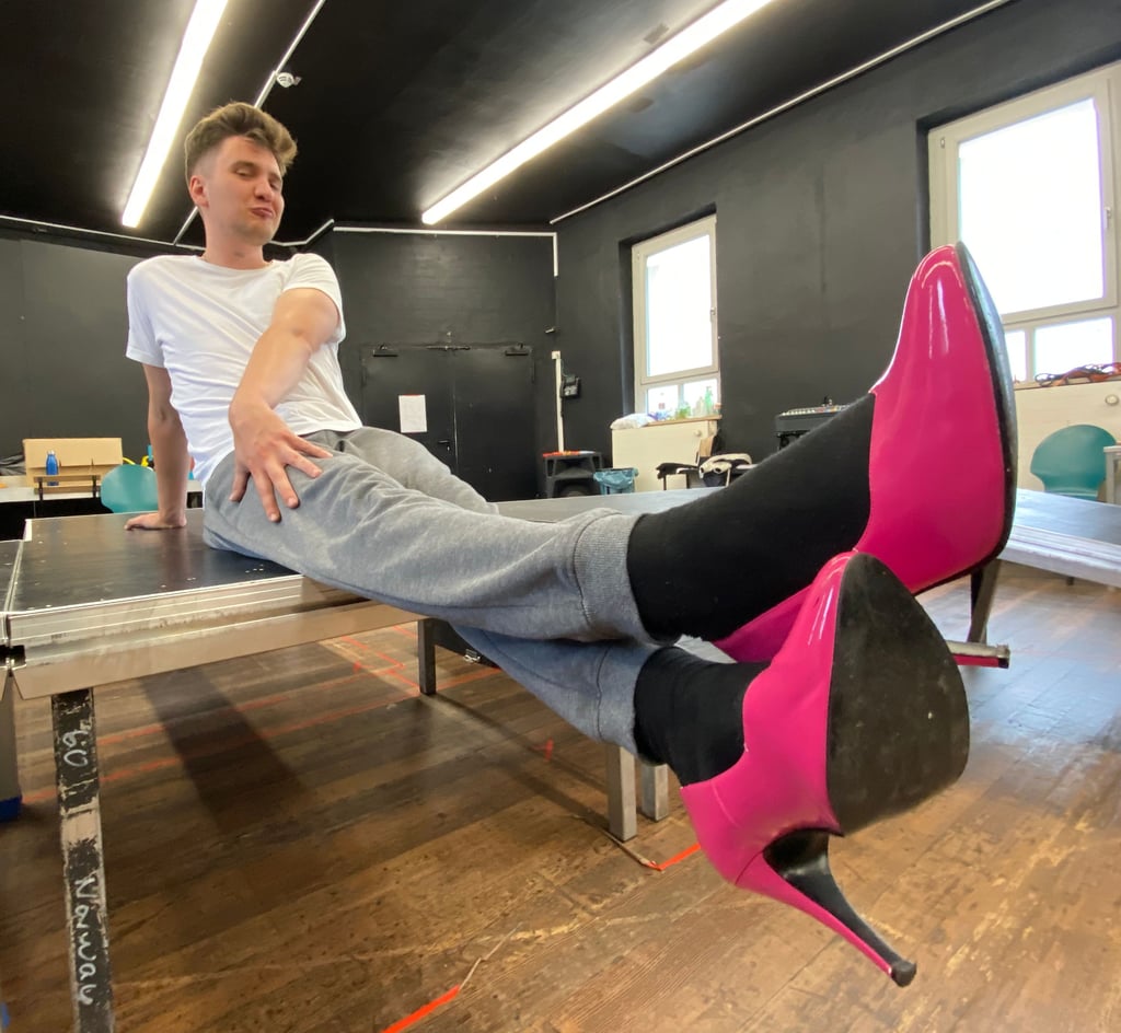 Paul Worms spielt im Musical "The Rocky Horror Show" den teuflisch-verführerischen Schlossherrn Frank N'Furter. Dafür muss er lernen, in Stöckelschuhen zu tanzen.