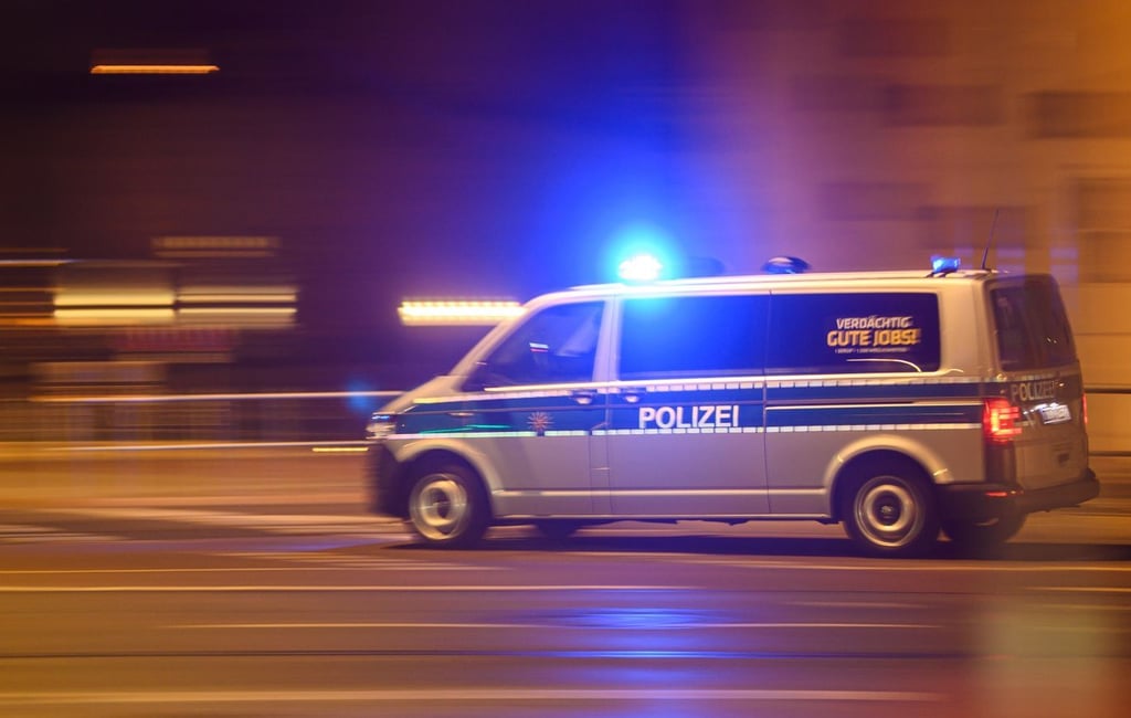 Beamte kontrollierten einen 35-Jährigen in der Waffenverbotszone in Halle. (Symbolbild)