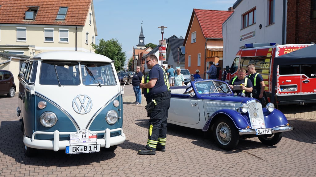 Ohreclassic-Tour 2024: Erste Zwischenprüfung an der Feuerwehr Glindenberg.