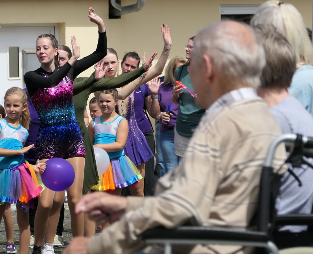 Beim Festumzug trafen sich Alt und Jung
